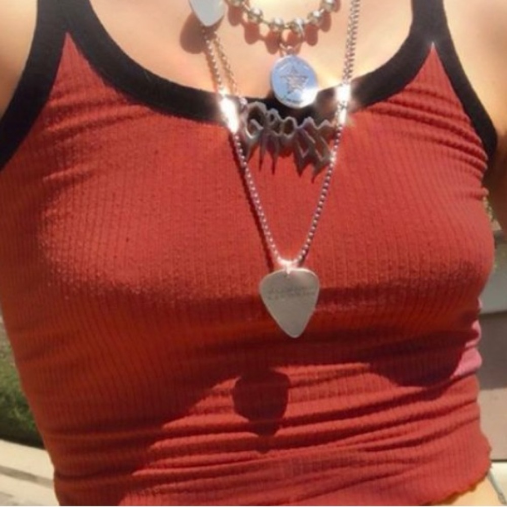 Red ribbed cropped tank top